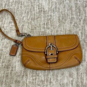 ✨💎COACH💎✨ SoHo Leather Wristlet Clutch with Silver Buckle!  EUC